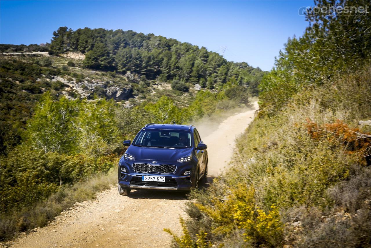 Con esta versión con tracción delantera puedes ir por pistas forestales en buen estado de forma similar a como lo  harías con un turismo. 