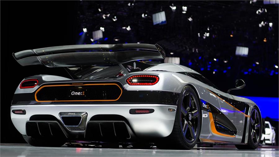 El One:1, presentado en el Salón de Ginebra de 2014, es el primer coche de calle de la historia cuyo motor rinde 1 megavatio o lo que es lo mismo 1.360 CV.