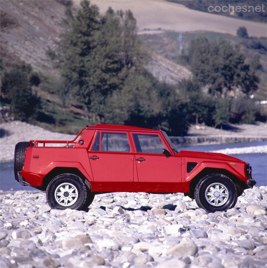 Sobre la base del Lamborghini LM002, conocido popularmente como Rambo-Lambo, existió un modelo único bautizado como LM003 con motor turbo-diésel.