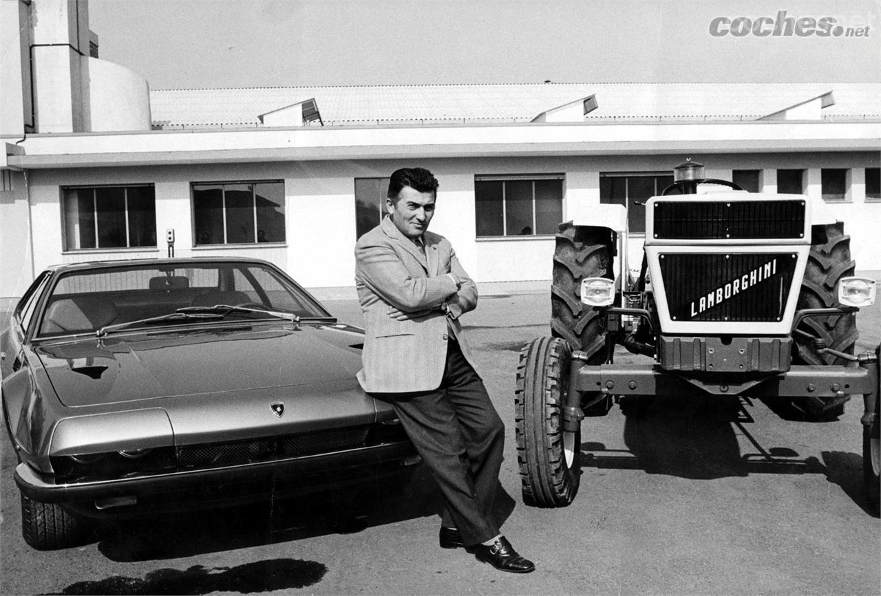 Lamborghini inició su andadura industrial fabricando tractores en 1948, en imagen el fundador de la compañía Ferruccio Lamborghini.