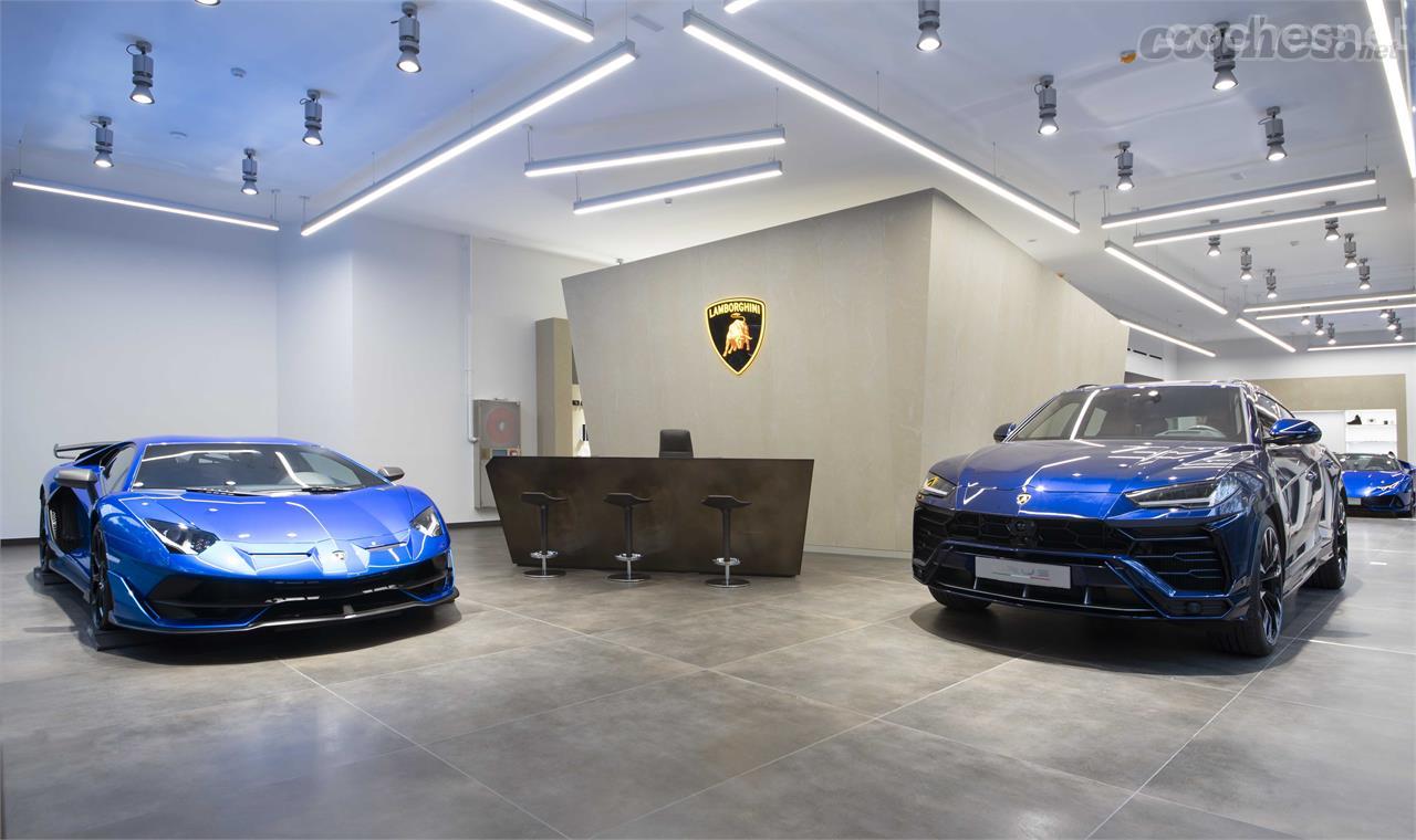 Junto al showroom hay una sala dedicada al departamento de personalización Ad Personam, con el que los clientes pueden configurar hasta el último detalle de su nuevo Lamborghini.