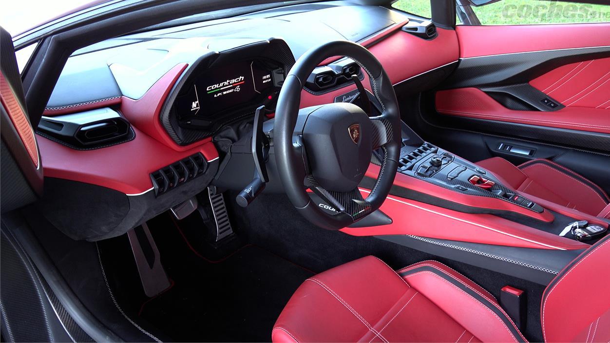 LAMBORGHINI Aventador - The red leather upholstery and the carbon fiber are the two main protagonists of the cabin.