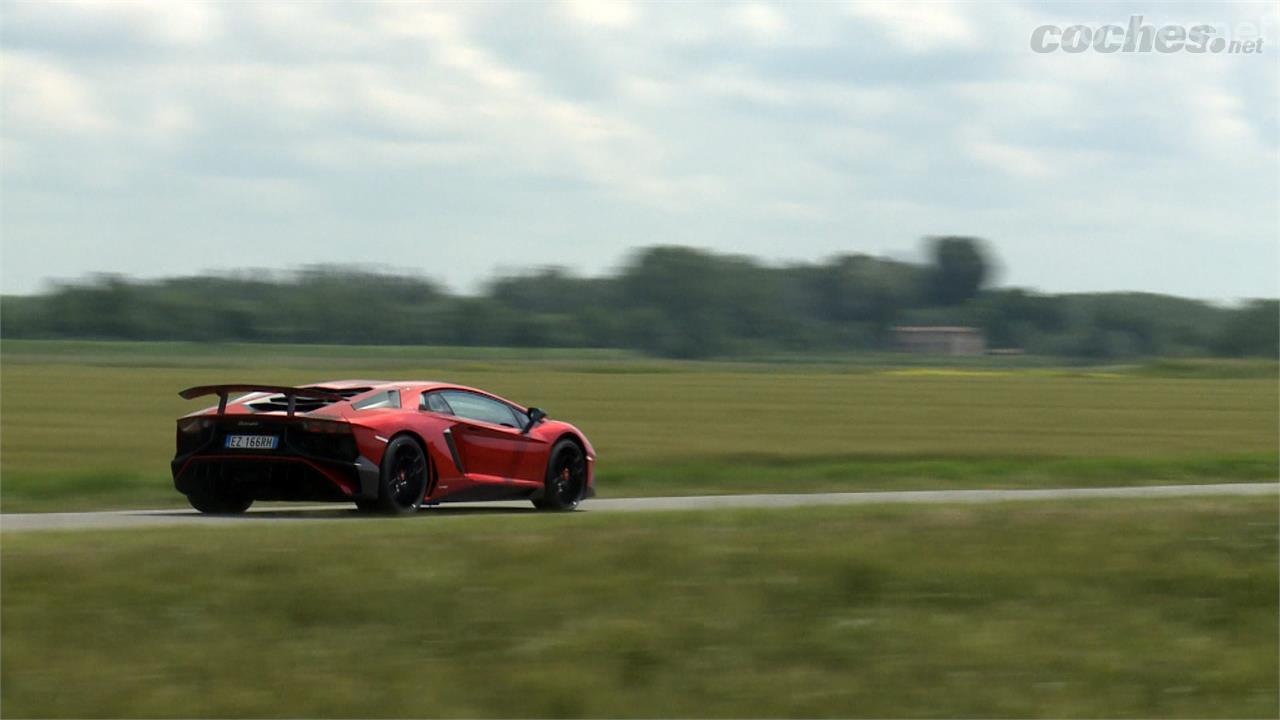 El Launch Control con el modo Corsa activado es una auténtica salvajada. La patada que recibe tu espalda es indescriptible.