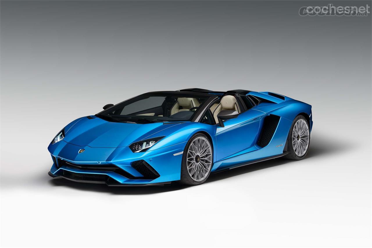 La versión Roadster del Lamborghini Aventador S supone un incremento de 50 kilos de peso sobre el cupé.