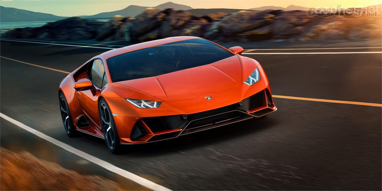 El Huracán EVO añade nuevos paragolpes más aerodinámicos, tanto el delantero como el trasero. También hay nuevos colores de carrocería y nuevas llantas.