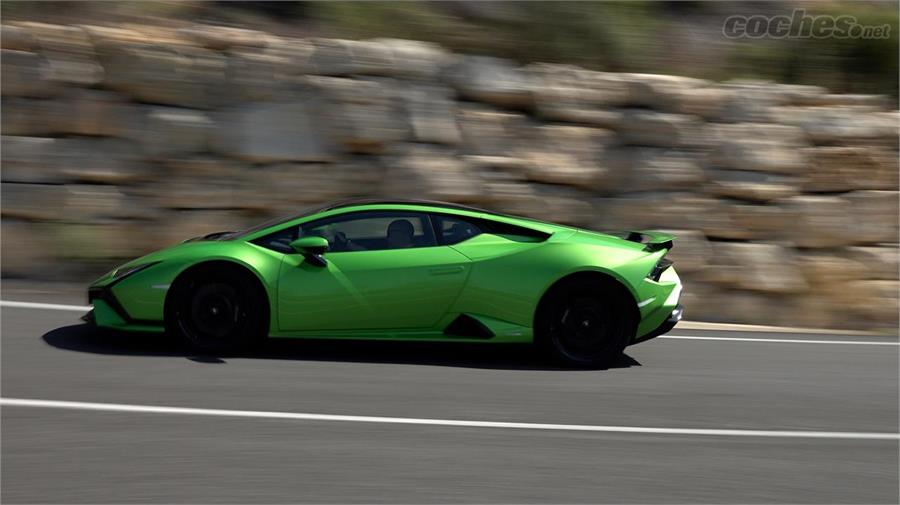 El Lamborghini Huracán Tecnica tiene una silueta más aerodinámica que el STO, aunque menos espectacular. 