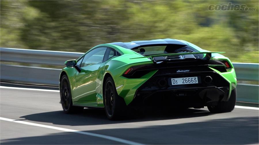 Las espectaculares formas del Lamborghini Huracán Tecnica muestran a la perfección su carácter. 
