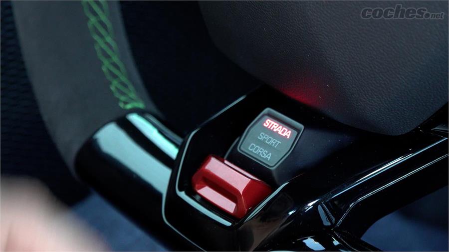 El botón de conexión de los diferentes programas de conducción está integrado en el volante. 