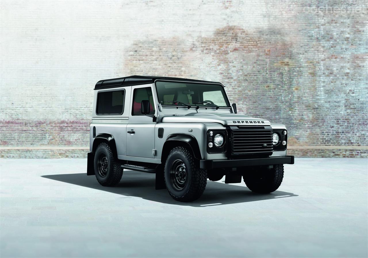 Land Rover Defender Black Pack and Silver Pack