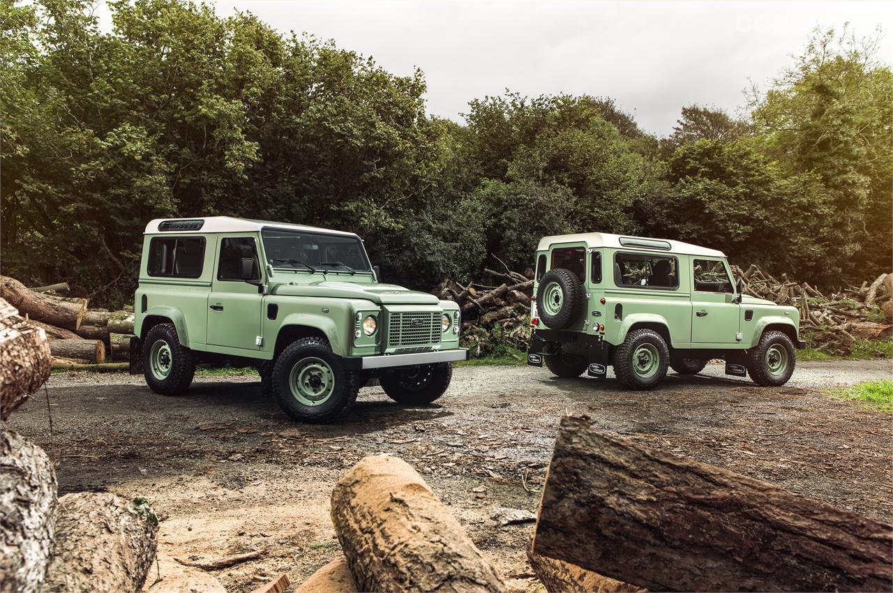 El Heritage recuerda a los primeros Land Rover, tanto por el color como por el diseño de la parrilla delantera.