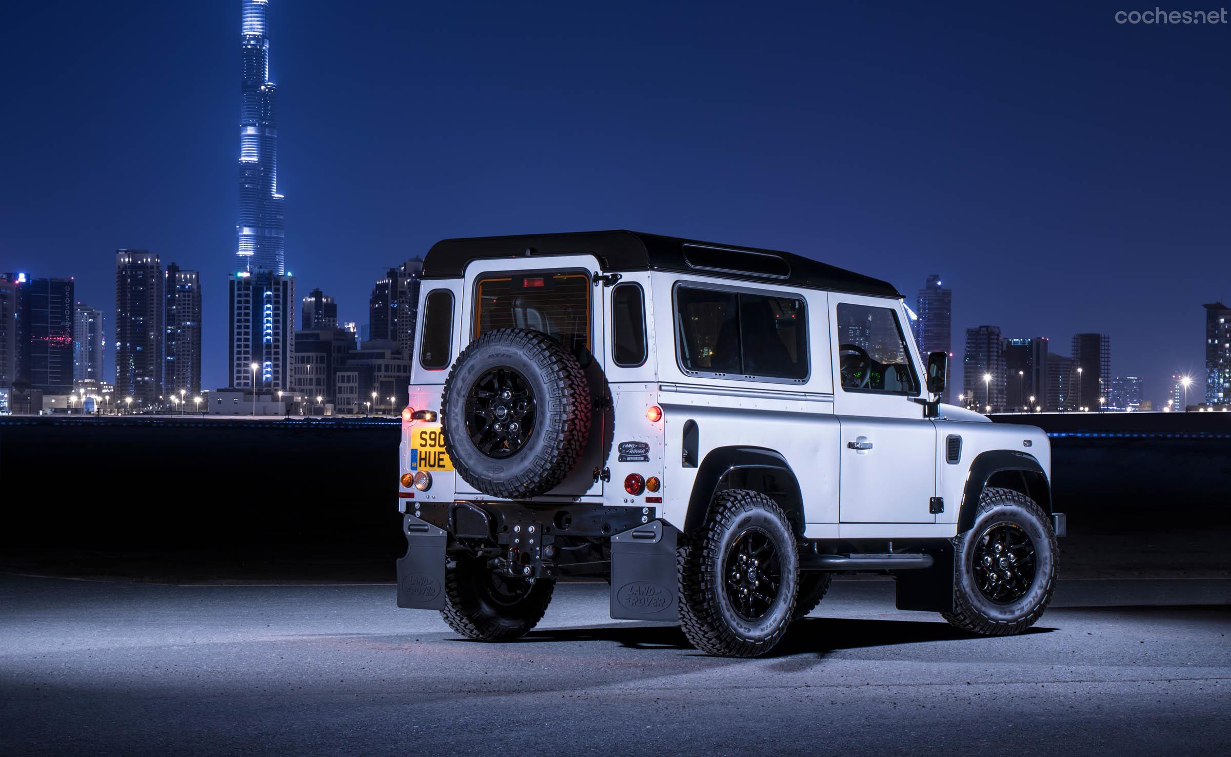 El 16 de diciembre de 2015 Bonhams subastará en Londres este Defender 90, el automóvil número 2 millones fabricado por Land Rover.