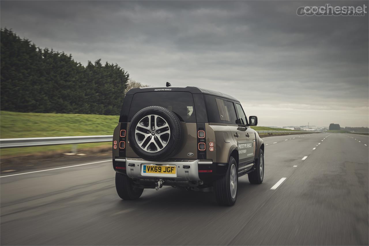 Land Rover nos llevó hasta su sede de Gaydon (Gran Bretaña) para rodar en el asiento del copiloto con un prototipo del nuevo Defender. 