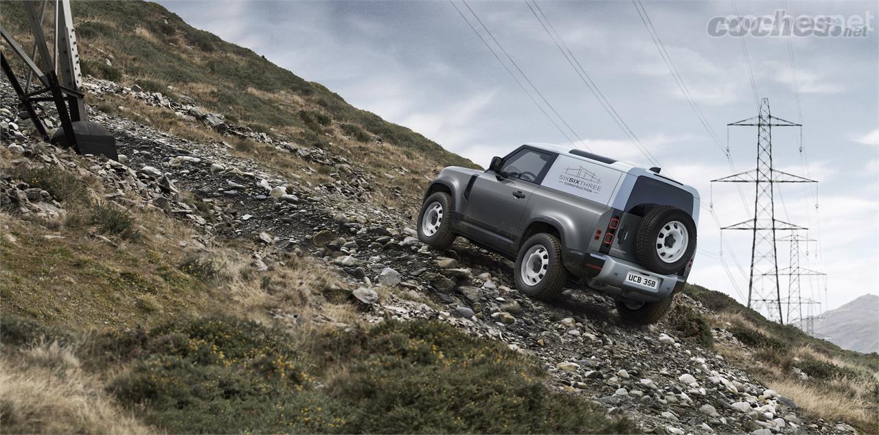 Land Rover empieza a vender una versión comercial o Hard Top, con un estilo más funcional y apta para tres pasajeros. 