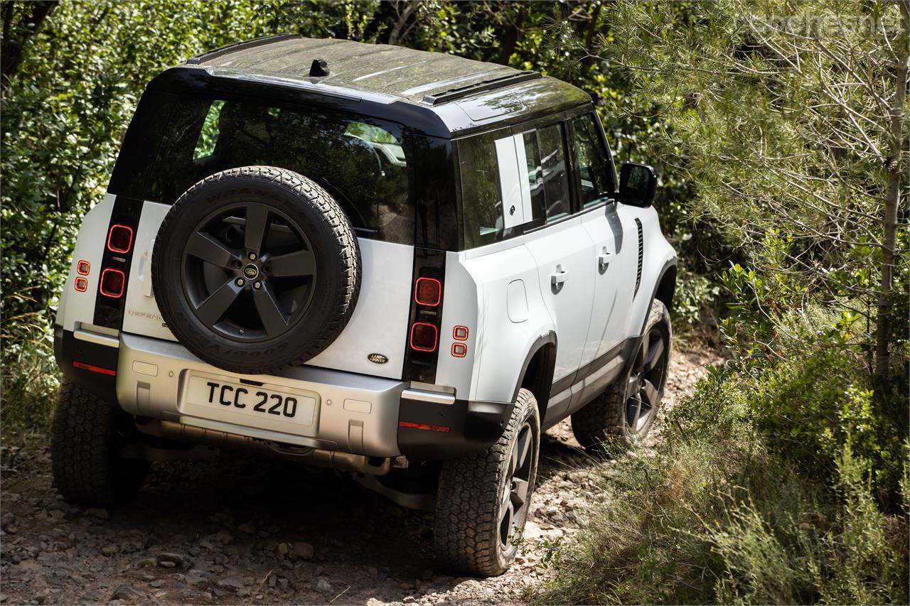 El Land Rover Defender 110 S P400e ya está a la venta a partir de 76.346 euros. 