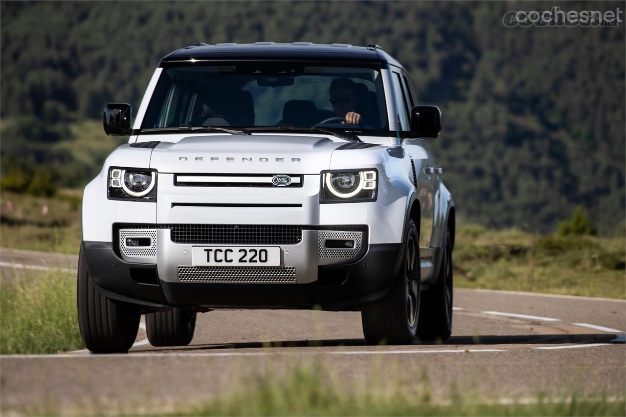 El Land Rover Defender 110 S P400e se posiciona como el Defender más potente exceptuando el Defender con motor V8 de gasolina. 