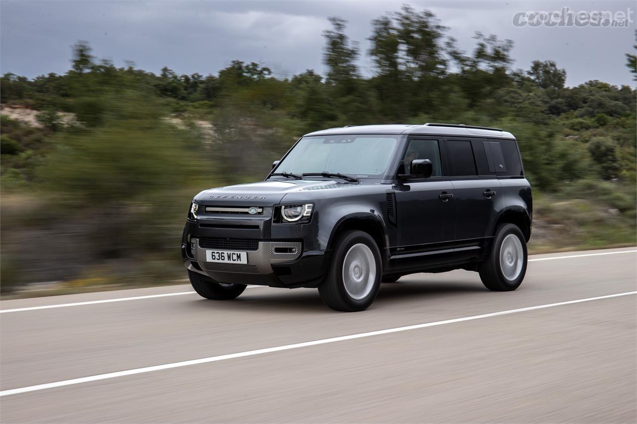 El Land Rover Defender D300, con motor diésel de 6 cilindros, incorpora microhibridación de 48V.