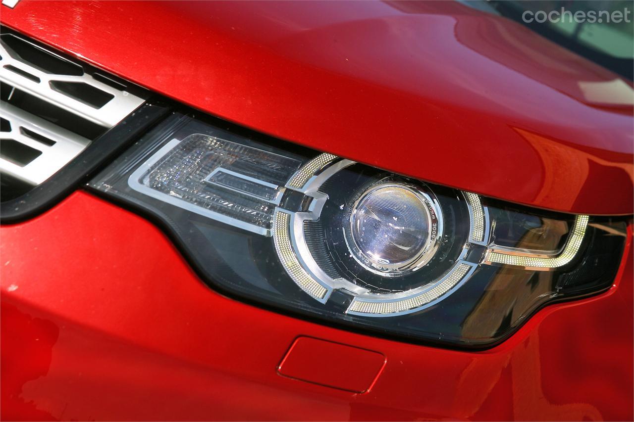 Los faros del Discovery Sport tienen este grafismo tan llamativo, en parte por la presencia de luces LED circulares. 