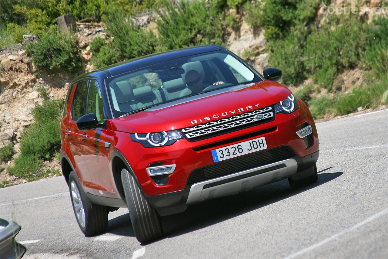 El Land Rover Discovery Sport marca la evolución de la familia Discovery, muy enfocada hacia un óptimo comportamiento en asfalto, pero con buenas aptitudes para salir al campo. 