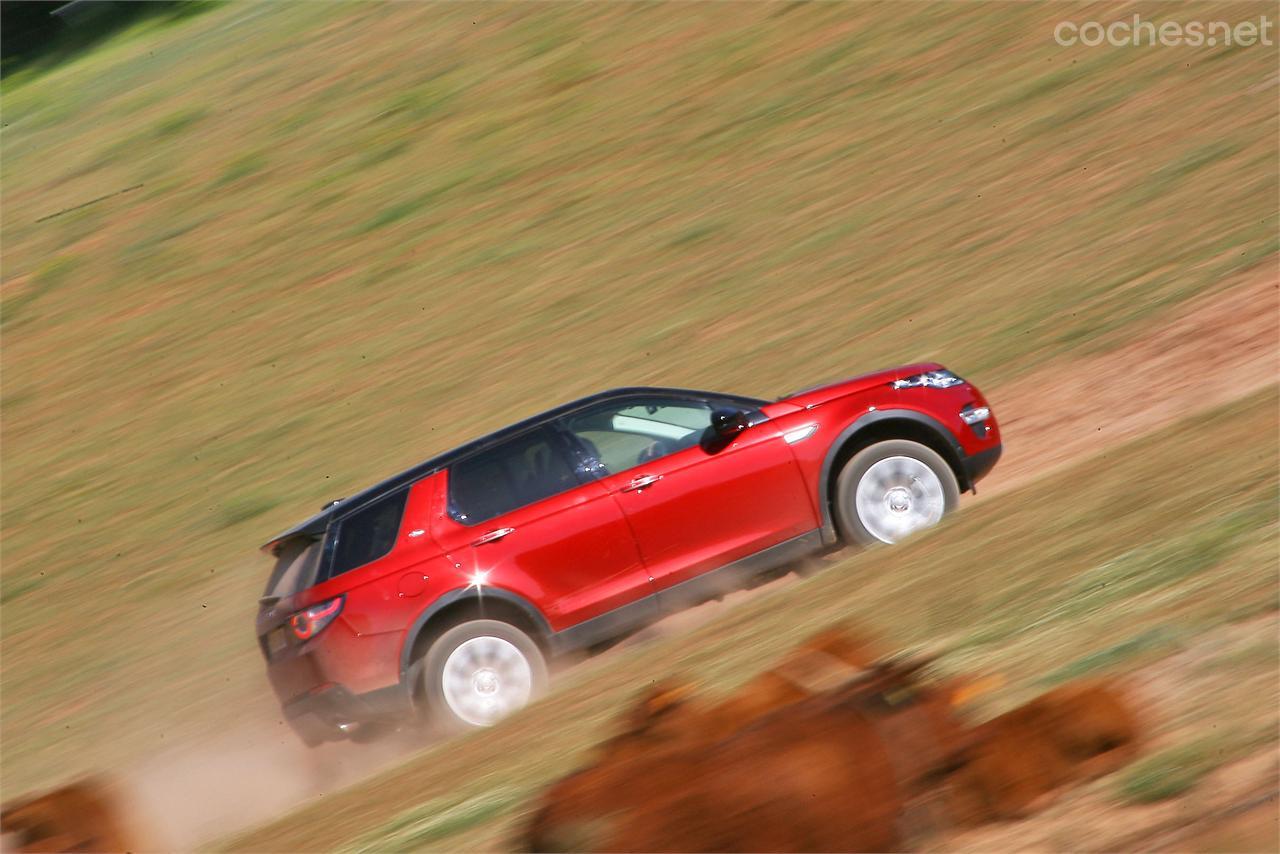 El Land Rover Discovery Sport es  un coche bastante compacto, que no llega a los 4,5 metros de longitud. A pesar de ello, tiene capacidad para 7 personas. 