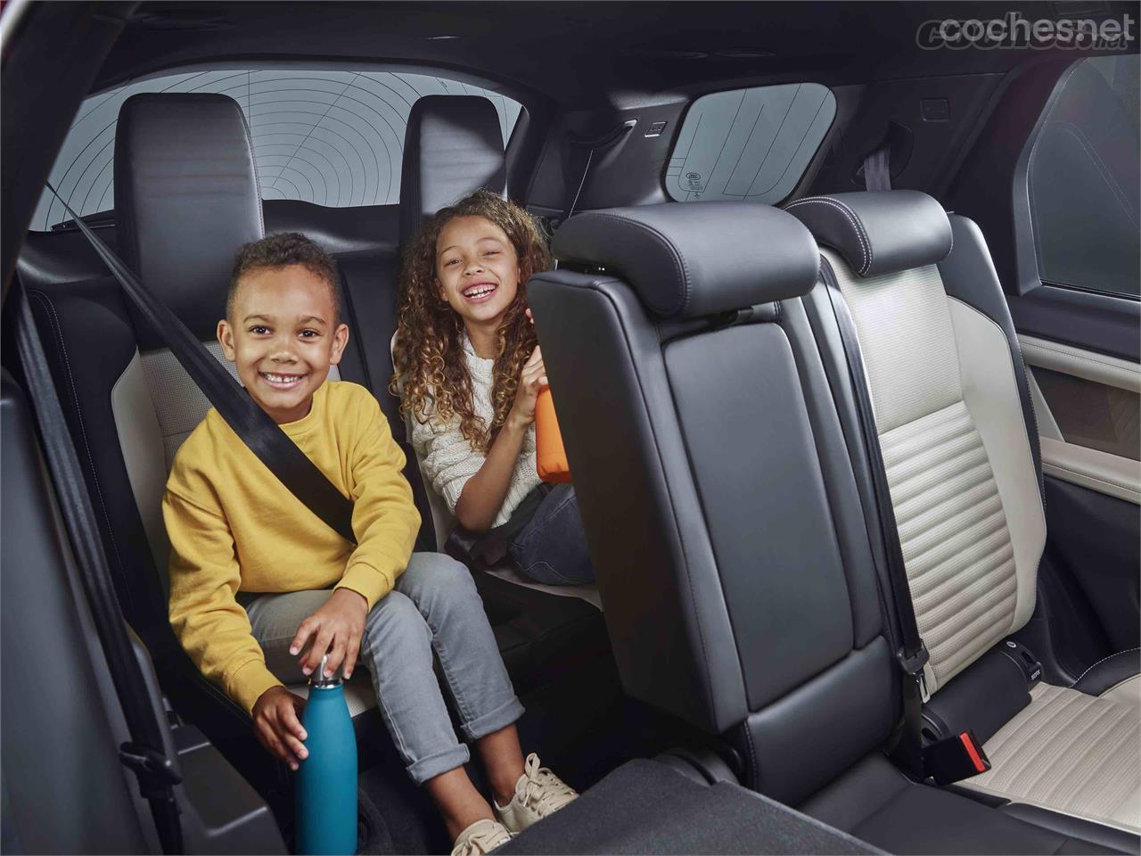 El Land Rover Discovery Sport sigue siendo un SUV con un espíritu muy familiar. Su tercera fila accesoria es adecuada para niños. 