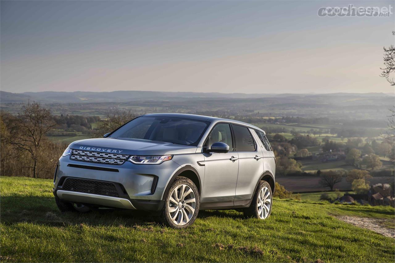 El Land Rover Discovery Sport cambia un poco su imagen exterior, con nuevos detalles en el frontal. 