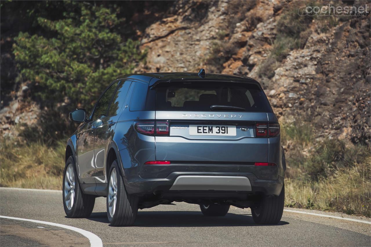 En la trasera cambia el grafismo de las ópticas. El tamaño del coche es el mismo, y el comportamiento muy similar al del modelo precedente. 