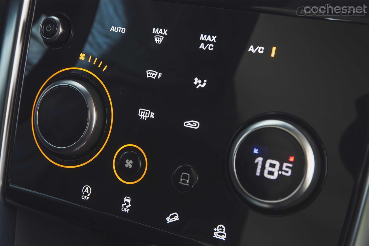 Algunos mandos de la consola son clásicos, como el de regulación de la temperatura. El resto se activan, o bien mediante un botón o de forma táctil. 
