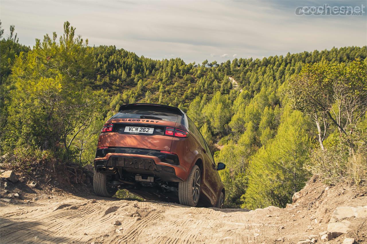 En off-road responde mejor de lo esperado. Es uno de los mejores SUV para trialear. 