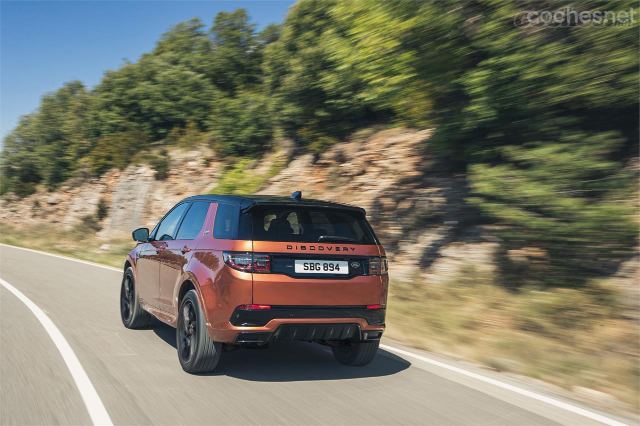 Como su nombre indica, el Discovery Sport Black añade varios elementos de la carrocería en negro que le aportan un toque más deportivo.