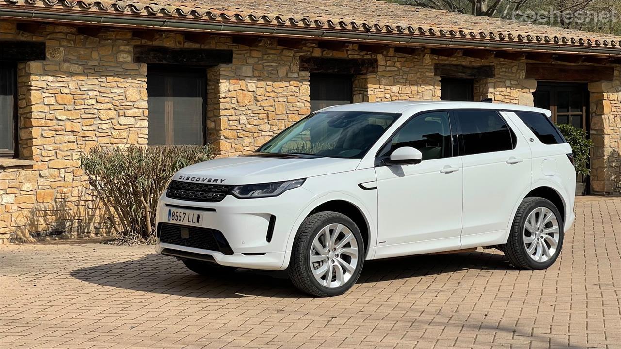 Más funcional, el diseño del Discovery Sport es un poco más conservador y está inspirado en el de su hermano mayor, el Discovery.