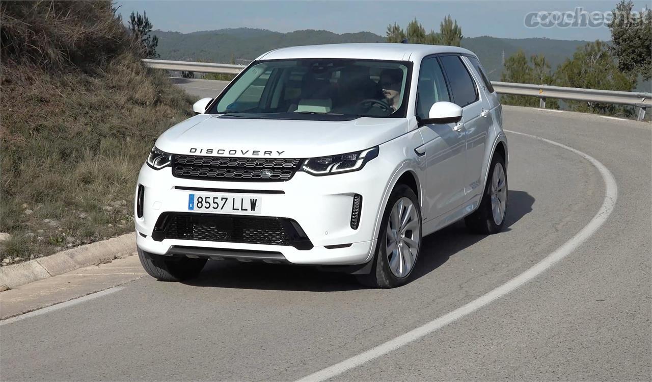 Además del peso, el Discovery Sport nota una suspensión blanda, que, cuando abandonamos la carretera para entrar en pista, resulta decisiva.