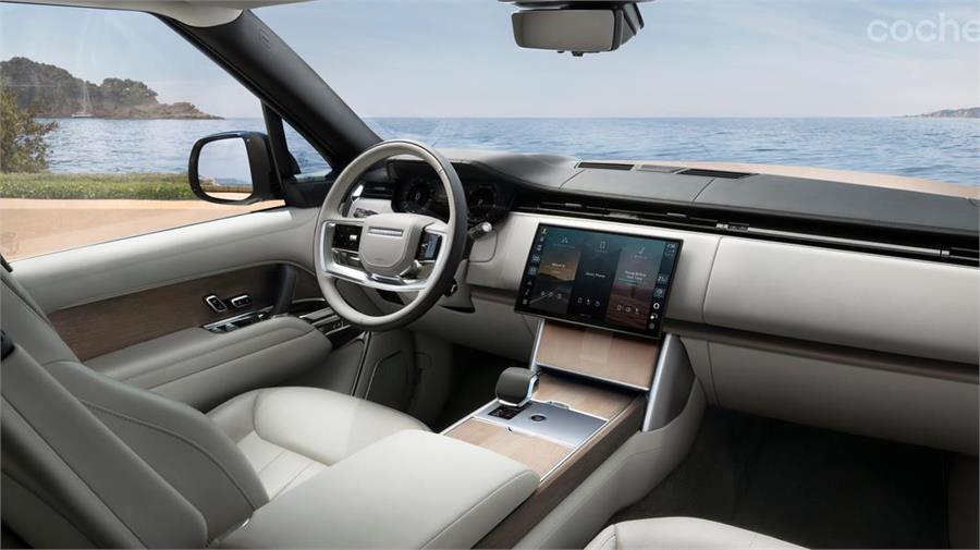 Los nuevos Range Rover mejoran su equipo de información y entretenimiento y su equipamiento tecnológico y de seguridad.