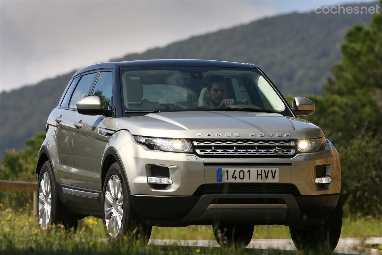 Sin duda el Evoque es uno de los SUV, y hasta uno de los vehículos en general, con una de las líneas más bonitas. El frontal, a mi parecer, es una obra de arte.