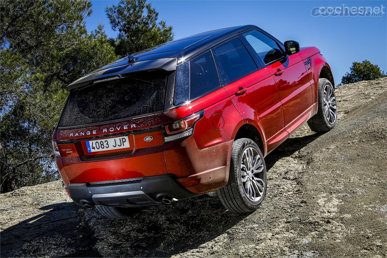 En pistas onduladas el Range Rover Sport es una garantía de efectividad y confort, eso sí, hay que evitar circular con la suspensión completamente elevada. 
