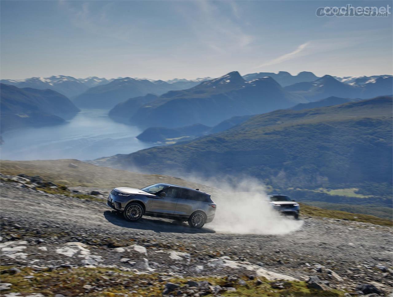 Durante la prueba dinámica en Noruega tuvimos la ocasión de subir por una pista de esquí. Sube sin problemas pero rebota mucho más que un Range Sport.