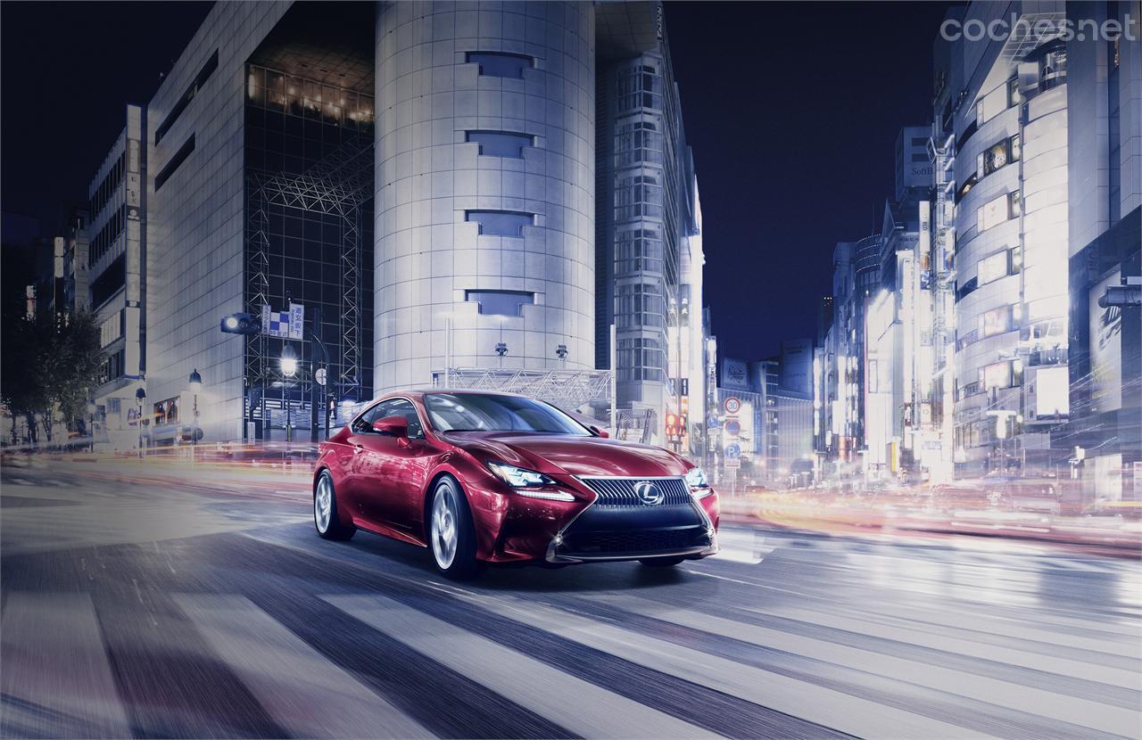 La imagen exterior del Lexus RC respeta fielmente la del concept LF-CC y, por lo tanto, resulta especialmente atractiva.