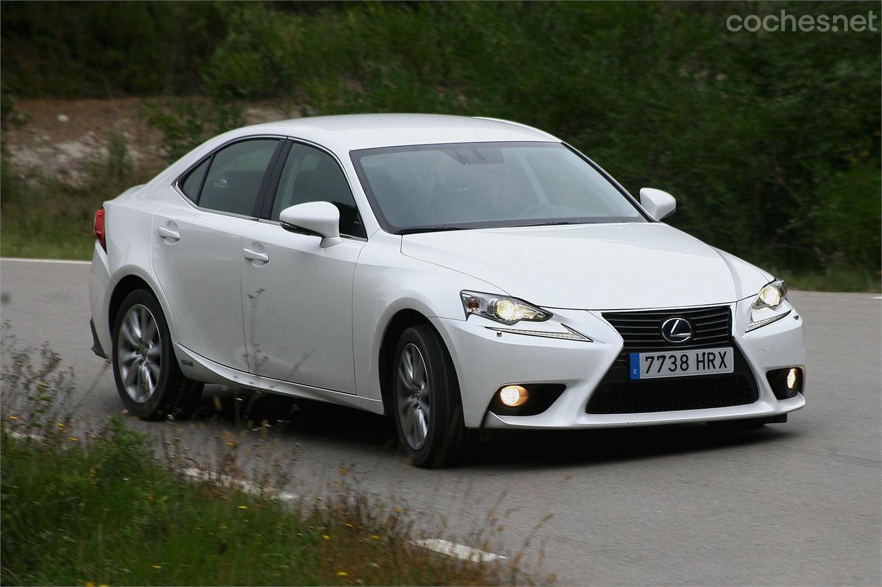 Lexus IS 300h: chasis, dirección y suspensiones forman un gran conjunto, en el que sólo desentona algún que otro instrumento.