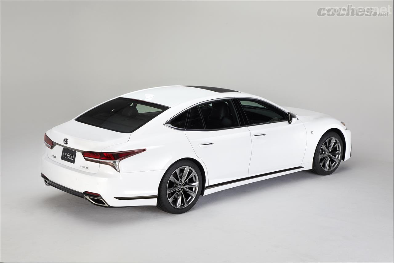 Este Lexus es un rival directo de coches como el BMW Serie 7 (con kit M), el Audi S8 o las versiones AMG del Clase S aunque con menos potencia disponible.