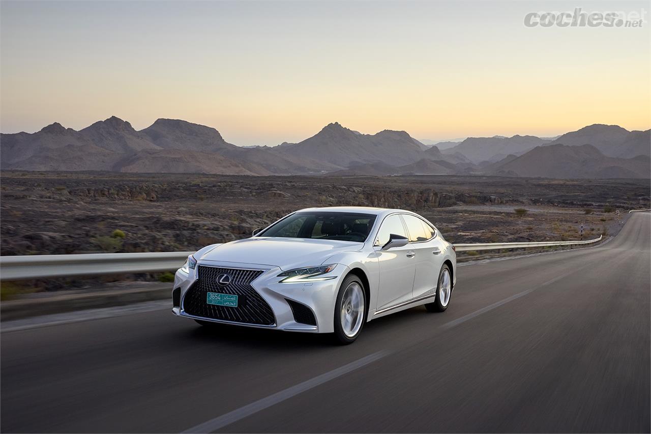 Lexus ofrece el coche en España desde 112.000 euros, un precio elevado aunque lógico teniendo en cuenta lo que ofrece actualmente la competencia.