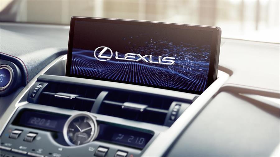 La pantalla del navegador de 10,3" es la novedad más destacada en el restyling que reciben el Lexus CT 200h y el NX.
