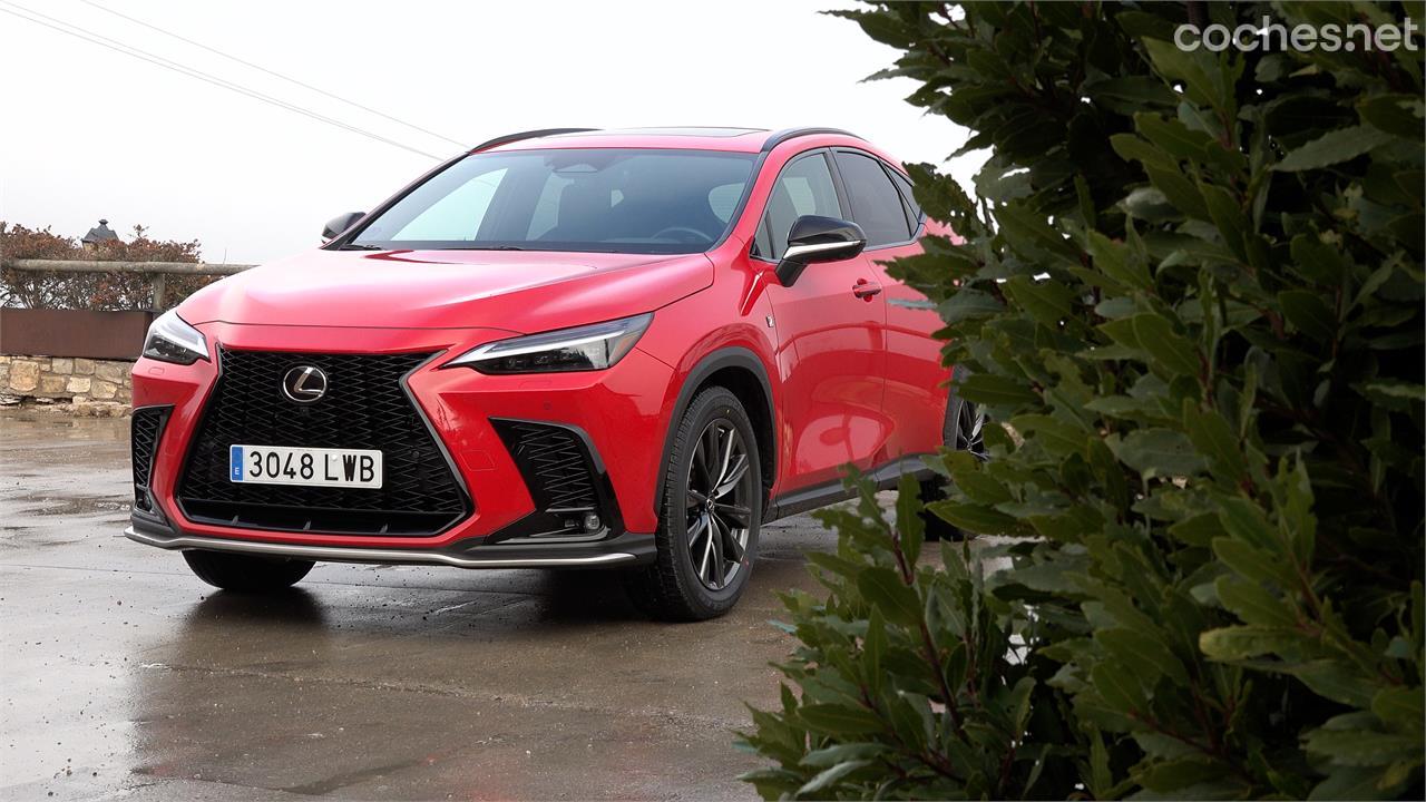 El diseño exterior del nuevo Lexus NX se muestra más agresivo sin perder su elegancia original.