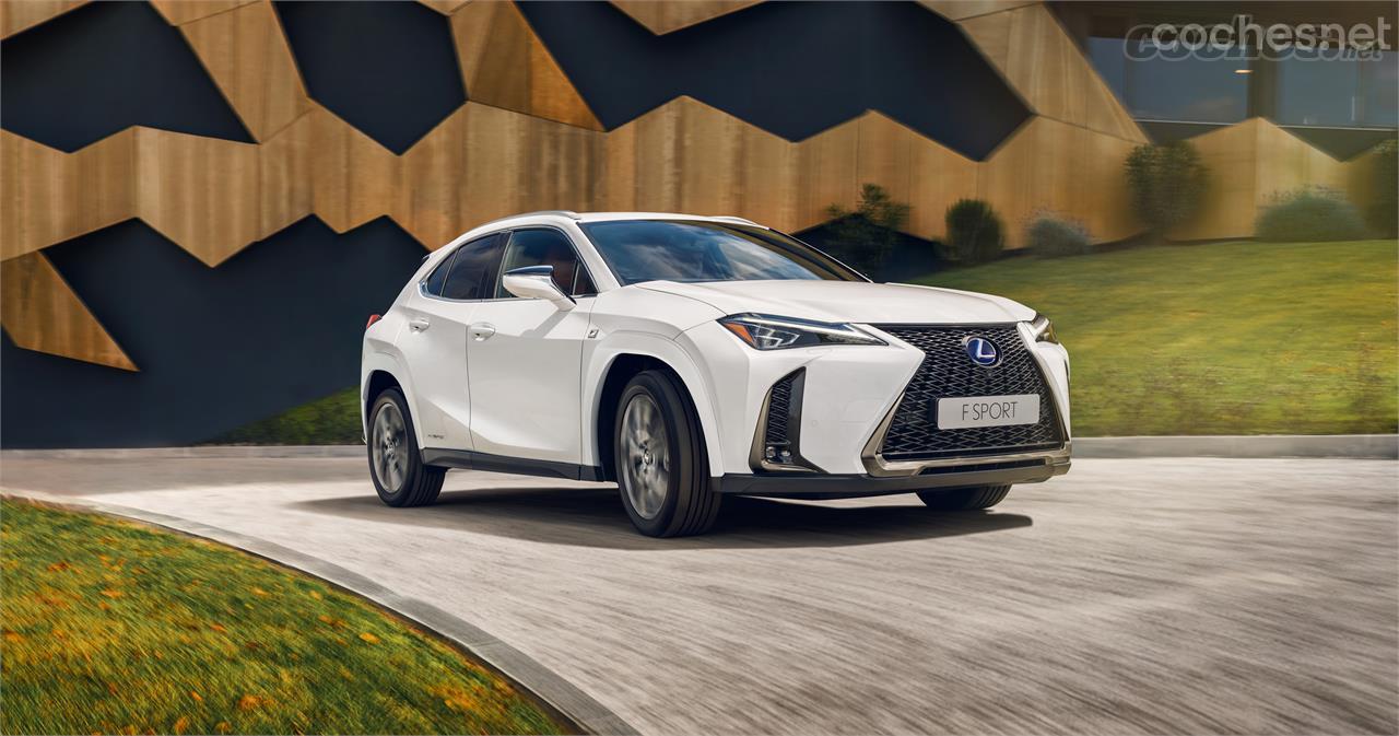 Lexus UX250h 2022: Retoques de color