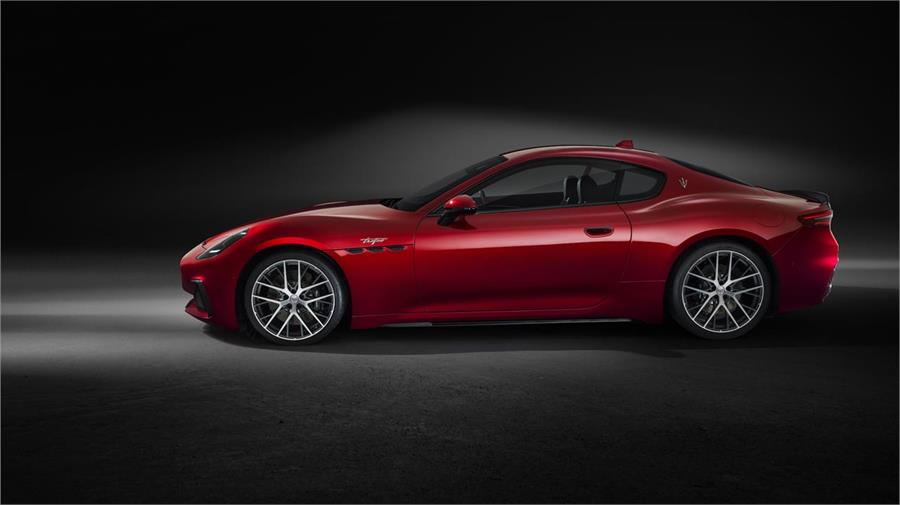 Las proporciones cupé del Maserati GranTurismo se conservan en esta nueva generación. 
