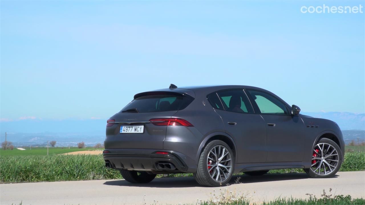 El Maserati Grecale Trofeo es un digno rival del Porsche Macan GTS.