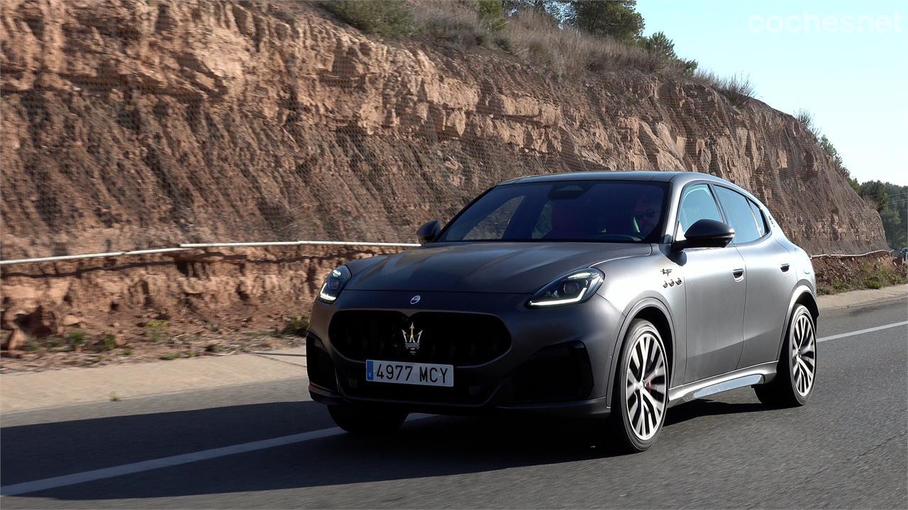 Los consumos son lo de menos en un coche de este tipo. A ritmo alegre es fácil pasar de 30 l/100 km. Esforzándote mucho y yendo muy suave puedes hacer 12 l/100 km.