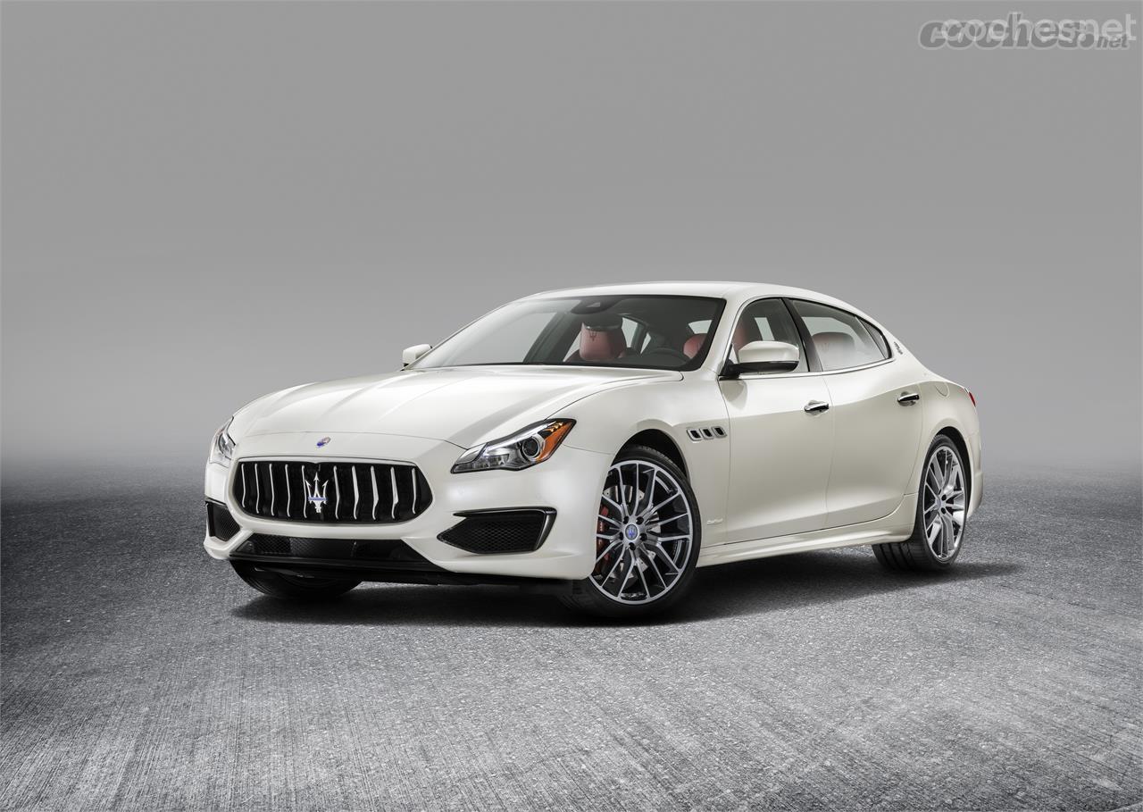 El Maserati Quattroporte GranLusso se identifica por el diferente diseño de su paragolpes delantero y las llantas Mercurio de 20 pulgadas, entre otros detalles. 