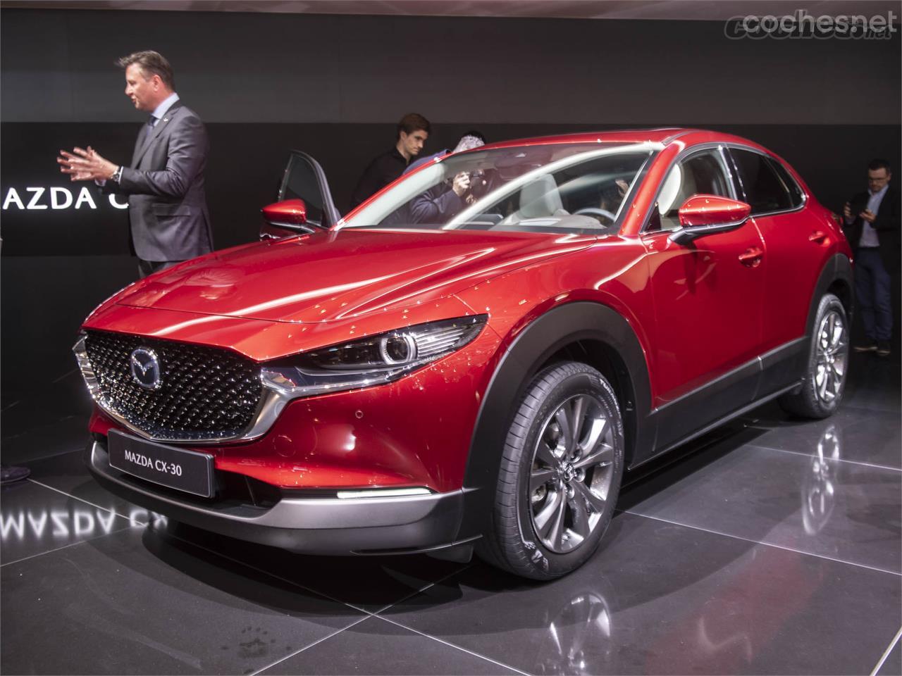 Si se debe situar en la gama entre el CX-3 y el CX-5, lo normal es llamarlo CX-30. Y bien bonito que es.