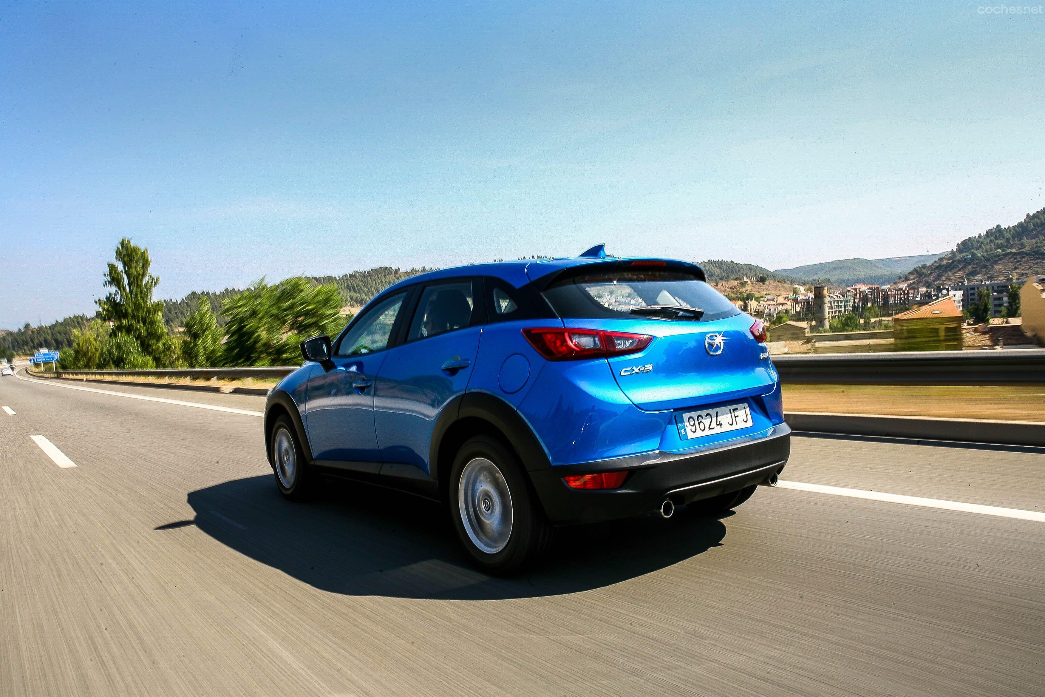 El Mazda CX-3 cuenta con un menor equipamiento de serie que sus rivales, pero esto le permite ajustar su PVP.