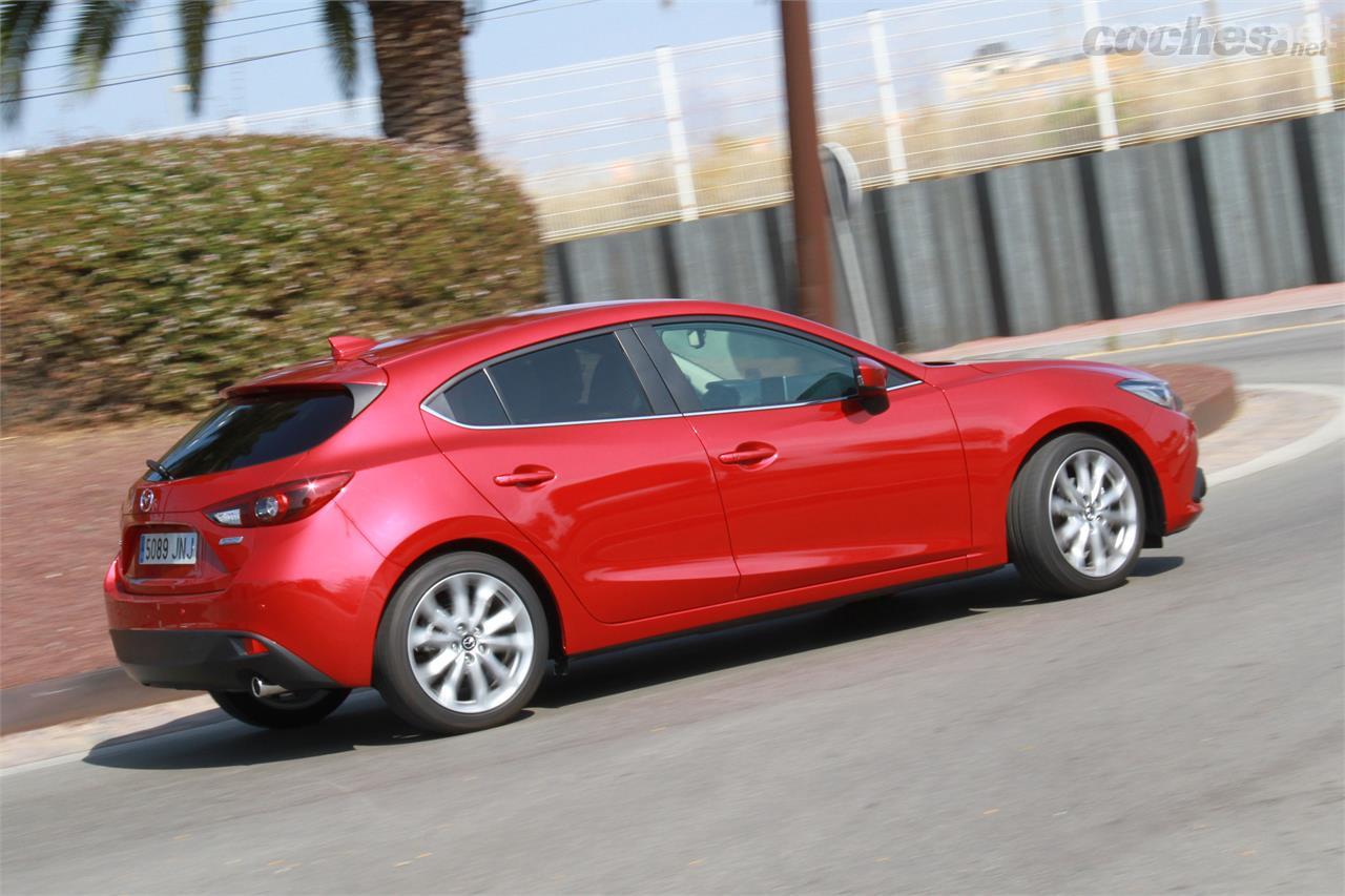 Dinámicamente, el Mazda3 saca provecho de un chasis eficaz y de un sistema de suspensión mejorado