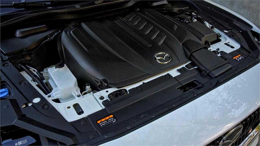 El nuevo motor diésel e-Skyactiv D aumenta su cilindrada de los 2.2 a los 3.3 litros, y está disponible con 200 o 254 CV.